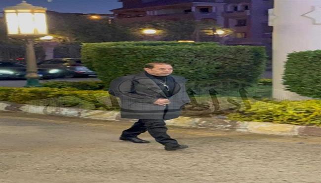 مدحت صالح يقدم واجب العزاء في الراحل محسن التوني