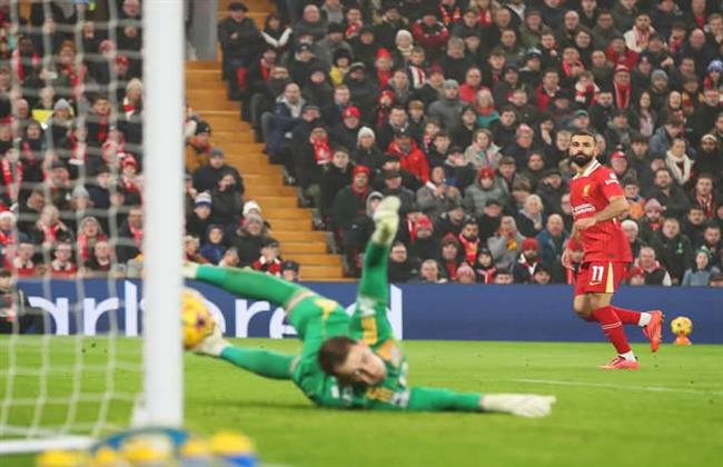 محمد صلاح يسجل ويقود ليفربول للفوز على ليستر سيتي في الدوري الإنجليزي 