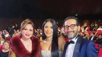 إلهام شاهين توجه رسالة إلى منى ذكي بعد تكريمها