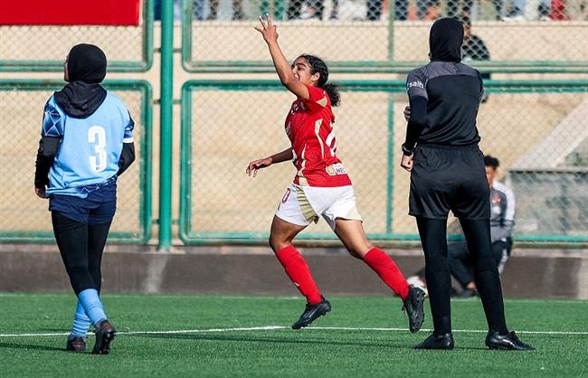   كرة القدم النسائية ..  الأهلي يكتسح بيراميدز بسداسية في الدوري 