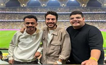 أبطال فيلم «الحريفة» يحضرون مباراة النصر واتحاد جدة في الدوري السعودي 