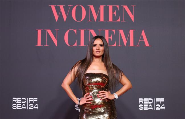 صور زينة تثير الجدل خلال حضورها مهرجان البحر الأحمر السينمائي