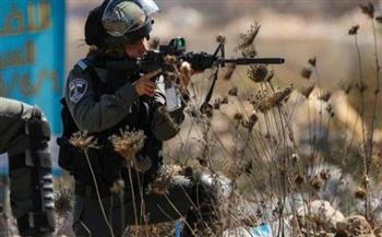 الاحتلال الإسرائيلي يصيب شابا بالرصاص ويعتقل آخرين خلال مواجهات في بيت أمر شمال الخليل