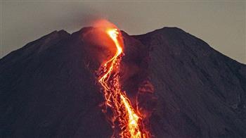 جبل "سيميرو" فى إندونيسيا يشهد مئات الأنشطة الزلزالية في يوم واحد