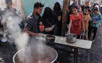 المكتب الحكومي بغزة: بعض العائلات تحصل خلال يومين على نصف وجبة غذائية