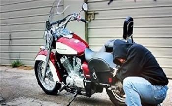 القبض على نجار سرق دراجة نارية من عامل في دمياط 