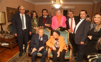 قيادات صحفية تحتفل مع عائلة شيخ الصحفيين بعيد ميلاده الـ100| صور