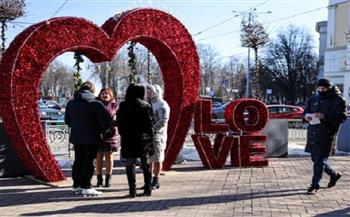 في عيد الحب.. 7 تقاليد للاحتفال به حول العالم