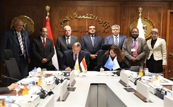 وزير التنمية المحلية ومحافظ جنوب سيناء يشهدان توقيع اتفاقية مشروع تعزيز الاستثمار بدهب 