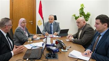 وزير الري يلتقى رؤساء الإدارات بالمحافظات لمتابعة المستجدات
