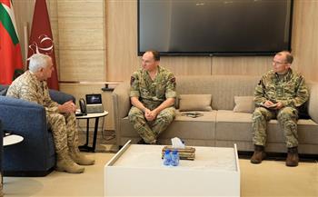 رئيس الأركان الأردني يلتقي مدير العمليات المشتركة في الجيش البريطاني