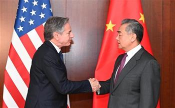 وزير الخارجية الصيني يدعو إلى تنمية سليمة ومستدامة للعلاقات مع أمريكا
