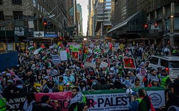 آلاف الطلبة يتظاهرون في نيويورك تنديدا باستمرار الإبادة الجماعية في غزة