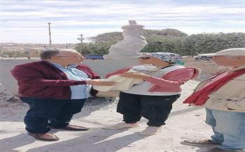 رئيس صندوق التنمية الثقافية يتفقد ورشة "سيمبوزيوم أسوان" للنحت على الجرانيت
