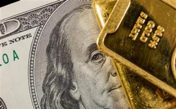الدولار يقهر الذهب.. خسائر للأسبوع الثاني على التوالي 