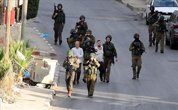 الاحتلال الإسرائيلي يعتقل عشرات الفلسطينيين في خان يونس