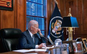 الرئيس الأمريكي يؤكد لزيلينسكي هاتفيًا التزام الولايات المتحدة بمواصلة دعم أوكرانيا