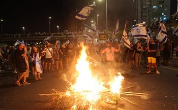 الإسرائيليون يواصلون احتجاجاتهم ضد حكومة نتنياهو.. ويطالبون بانتخابات جديدة وصفقة لتبادل الأسرى