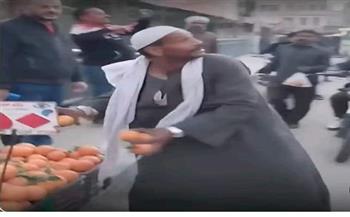 أسامة كمال: مشهد بائع البرتقال أبكى وأفرح المصريين وترجم عجزنا تجاه غزة