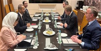 وزير خارجية عُمان يلتقي الرئيس التنفيذي لشركة بي أم دبليو الألمانية