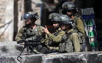 الشرطة الإسرائيلية تعتقل مهرب أسلحة عثرت في سيارته على صاروخ مضاد للدبابات