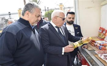 محافظ بورسعيد يتفقد المنافذ المتنقلة لمبادرة «أهلا رمضان»  