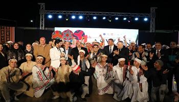 عروض فلكلورية مبهجة في افتتاح مهرجان أسوان الدولي للثقافة والفنون 