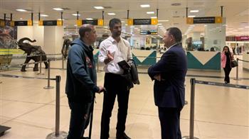 السفير المصري في غانا يتواجد في مطار أكرا لمتابعة أزمة الأهلي 