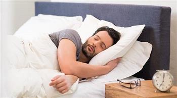 دراسة: سماع الكلمات المريحة يعزز من النوم العميق