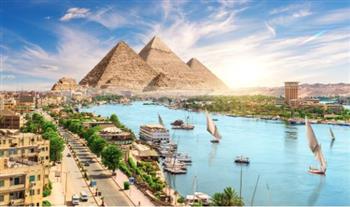 خبير اقتصادي يكشف عوامل الجذب السياحي لمصر.. أمان وعملة رخيصة