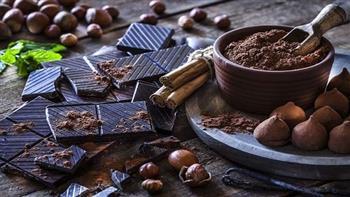 أبرزها الشيكولاتة الداكنة .. 4 أغذية تعالج الاكتئاب