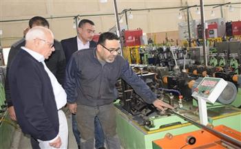 محافظ بورسعيد يتفقد العمل بمصنع مصر ستيل لتشكيل المعادن وصناعة الاستانلس