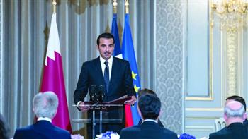 أمير قطر ورئيس مجلس الشيوخ الفرنسي يبحثان تعزيز علاقات التعاون بين البلدين 