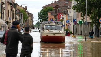 انهيارات أرضية وتحذيرات من فيضانات في الأمطار الغزيرة بشمال إيطاليا 