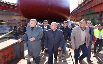 وزير النقل والفريق ربيع يتفقدان ترسانة السويس البحرية لدعم توطين صناعة السفن