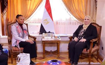 وزيرة التضامن تناقش مع الوكالة السويسرية للتنمية الجهود المقدمة من مصر لإغاثة غزة والسودان