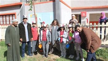 البيئة تشارك في حملة زراعة 300 شجرة مثمرة بمدارس القاهرة