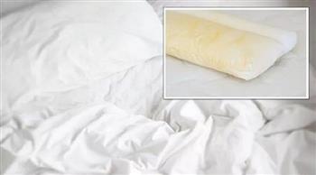لربات البيوت.. وصفات فعالة لإزالة البقع الصفراء من وسائد السرير