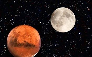 لعشاق الفلك والفضاء.. القمر مقترنًا مع أنتاريس