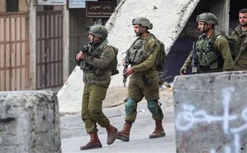 صحيفة عبرية: جنود الاحتلال ينسحبون من مواقعهم في غزة ويتركون عتادهم العسكري