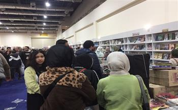 معرض القاهرة للكتاب الـ55| استمرار توافد الجمهور على جناح هيئة الكتاب باليوم قبل الأخير