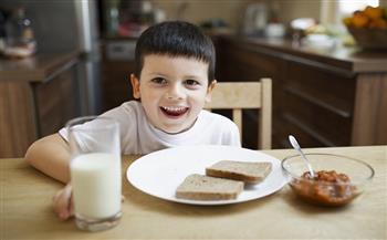 للتحكم في وزن أطفالنا .. نصائح تنظم نمط غذائهم وتحد من جوعهم
