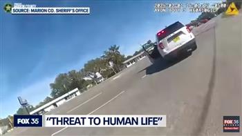 على طريقة الأفلام.. أمريكية تسرق سيارة شرطة وتتسبب في كارثة (فيديو)