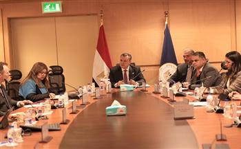 وزير السياحة يستعرض فرص الاستثمار السياحي في مصر مع «جي بي مورجان»