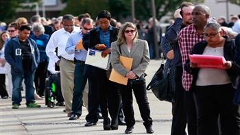 تراجع طلبات إعانة البطالة الأمريكية بأكثر من المتوقع في أسبوع