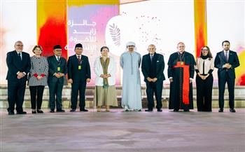 عبدالله بن زايد يشهد مراسم تكريم مجدي يعقوب ضمن الفائزين بجائزة زايد للأخوة الإنسانية