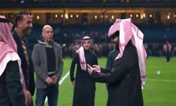 حسام حسن مع تركي آل الشيخ وميدو على هامش نهائي موسم الرياض