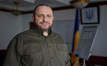 وزير الدفاع الأوكراني يعلن إعفاء قائد الجيش من منصبه