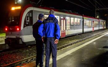 الشرطة السويسرية تقتل رجلا إيرانيا احتجز رهائن داخل قطار