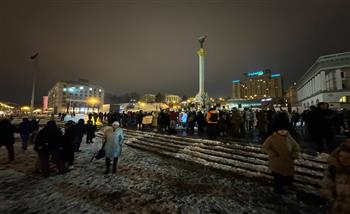 متظاهرون في وسط كييف يطالبون بعودة زالوجني إلى منصبه